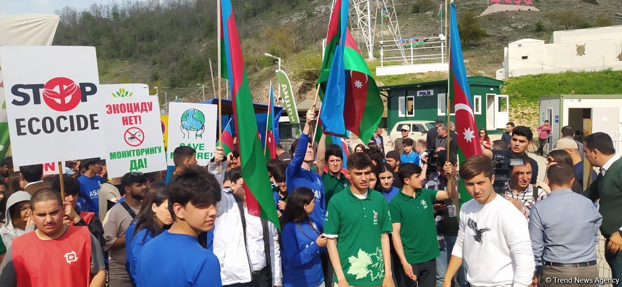 Azerbaijani eco-activists temporarily suspend their protest on Lachin-Khankendi road (PHOTO/VIDEO)