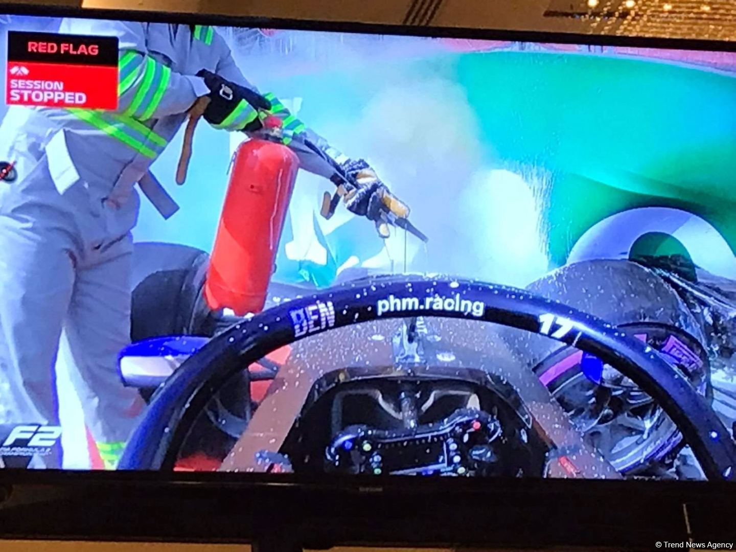 Crash occurs during qualifying round of Formula 2 teams in Baku (PHOTO)