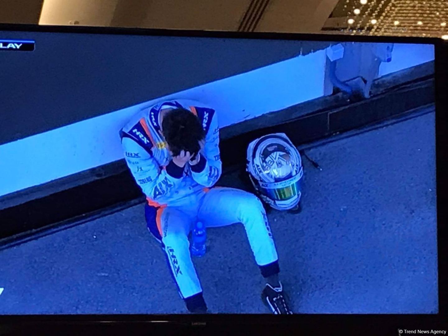 Crash occurs during qualifying round of Formula 2 teams in Baku (PHOTO)