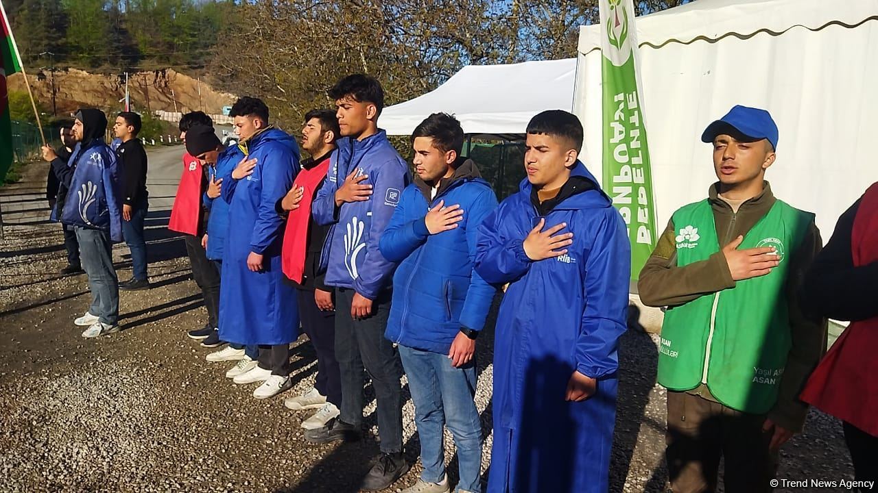 Peaceful protest of Azerbaijani eco-activists continues on Lachin-Khankendi road (PHOTO)