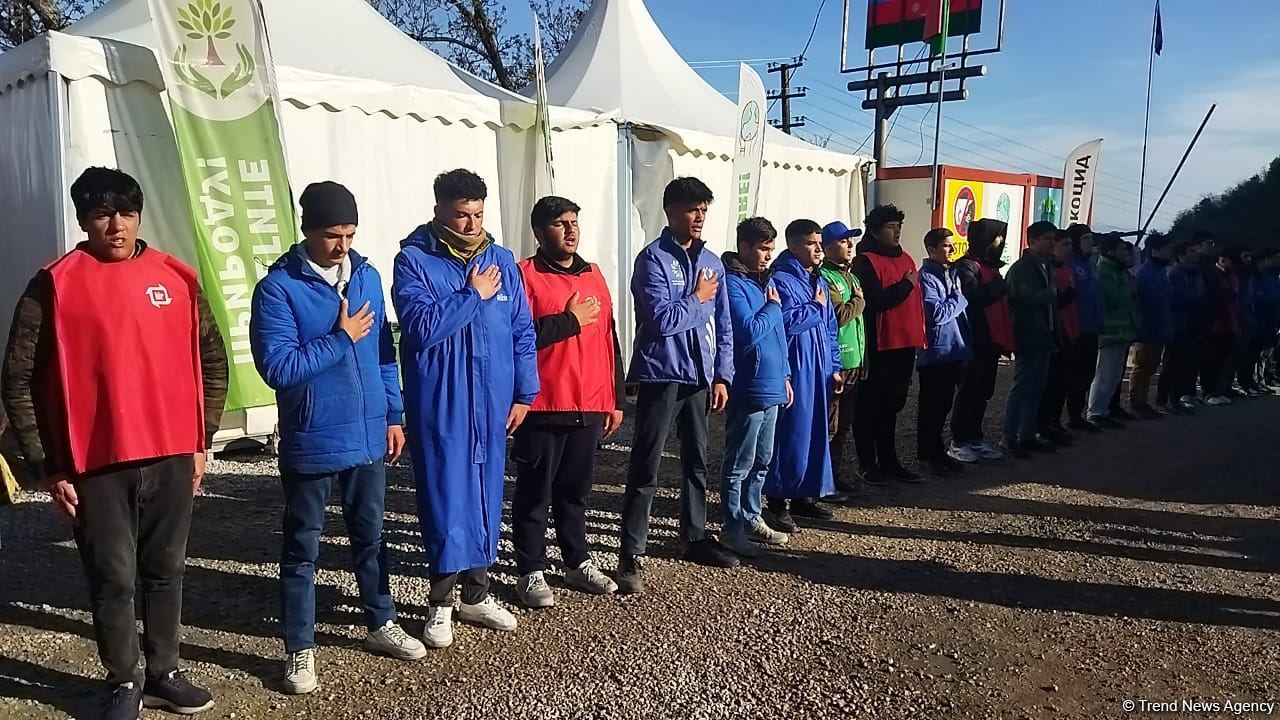 Peaceful protest of Azerbaijani eco-activists continues on Lachin-Khankendi road (PHOTO)