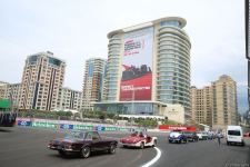 Parade of classic cars held as part of Formula 1 Azerbaijan Grand Prix (PHOTO)