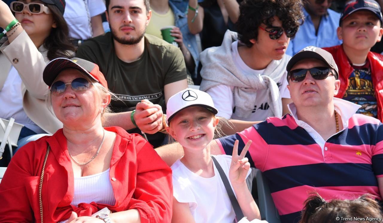 Fans thrilled with Formula 1 Azerbaijan Grand Prix race (PHOTO)