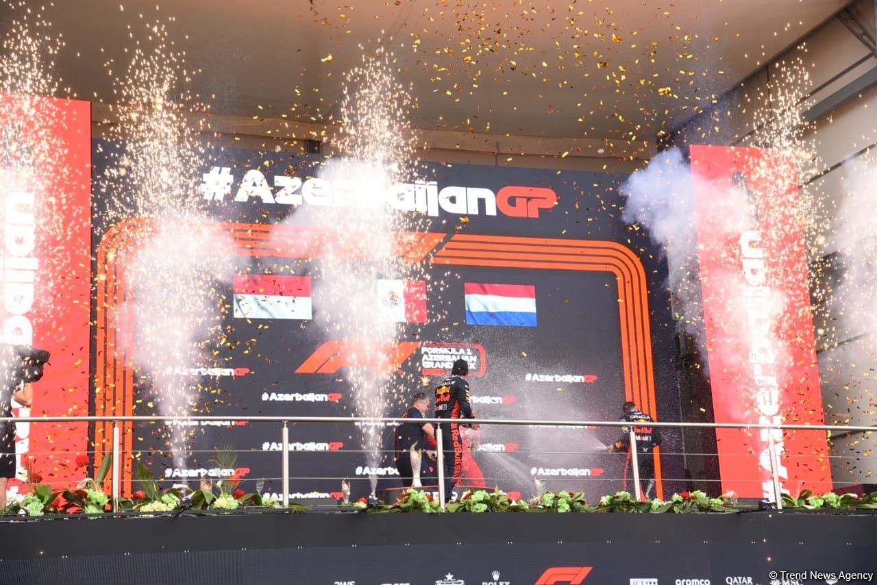 Winners of Formula 1 main race of F1 Azerbaijan Grand Prix awarded (PHOTO)