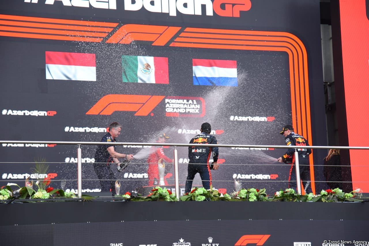Winners of Formula 1 main race of F1 Azerbaijan Grand Prix awarded (PHOTO)