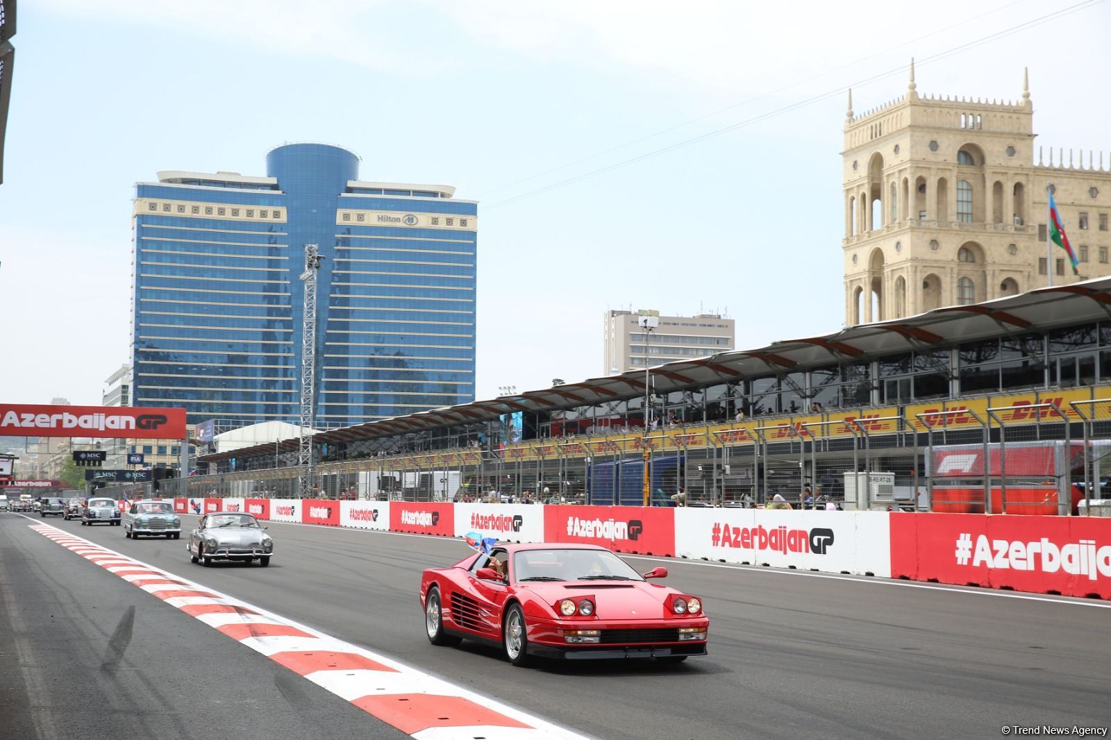 Parade of classic cars held as part of Formula 1 Azerbaijan Grand Prix (PHOTO)