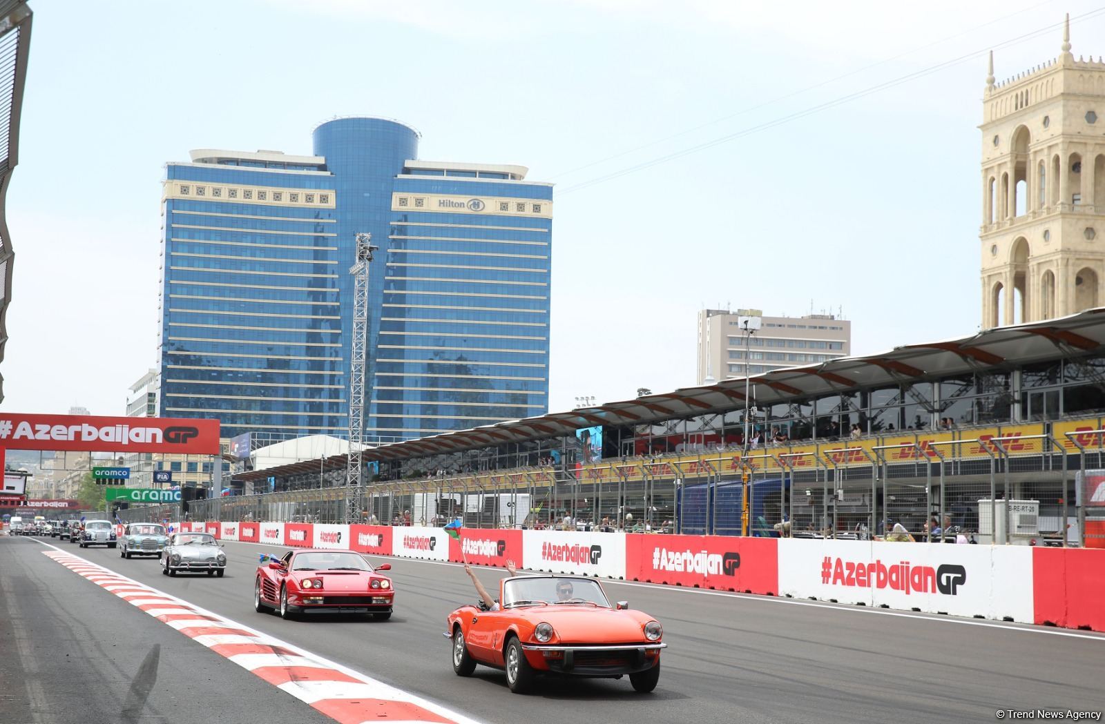 Parade of classic cars held as part of Formula 1 Azerbaijan Grand Prix (PHOTO)