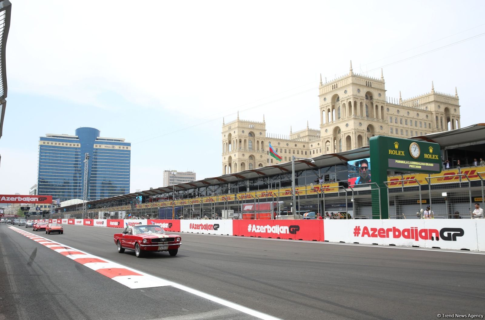 Parade of classic cars held as part of Formula 1 Azerbaijan Grand Prix (PHOTO)