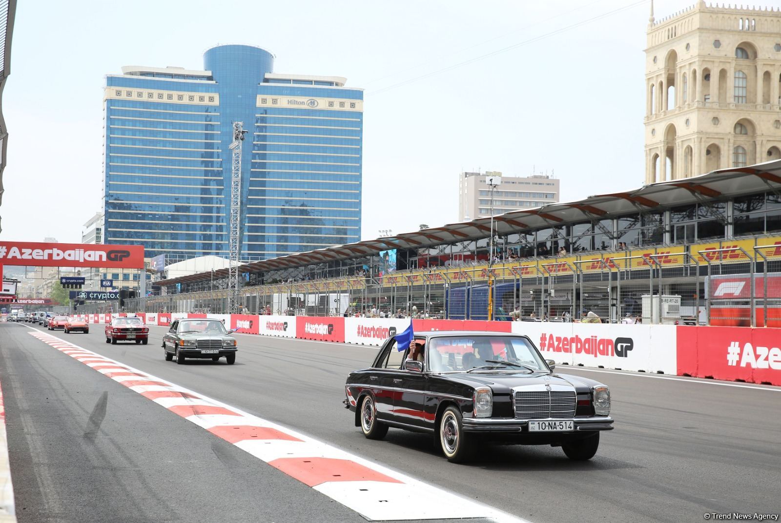 Parade of classic cars held as part of Formula 1 Azerbaijan Grand Prix (PHOTO)