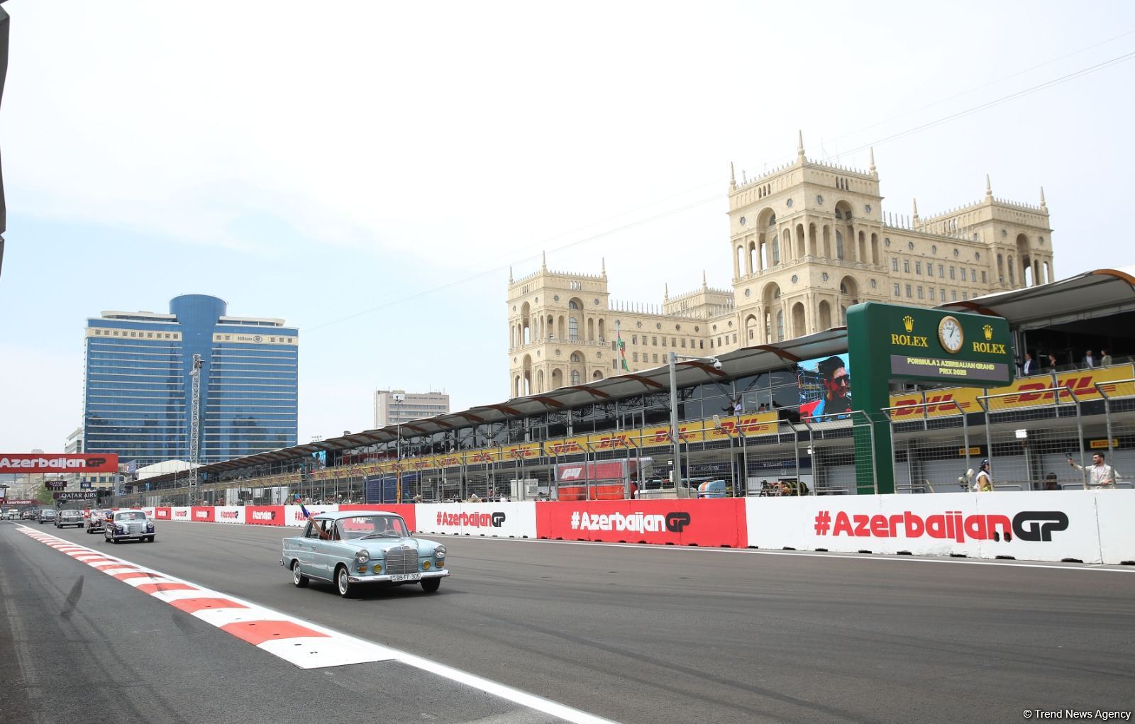 Parade of classic cars held as part of Formula 1 Azerbaijan Grand Prix (PHOTO)