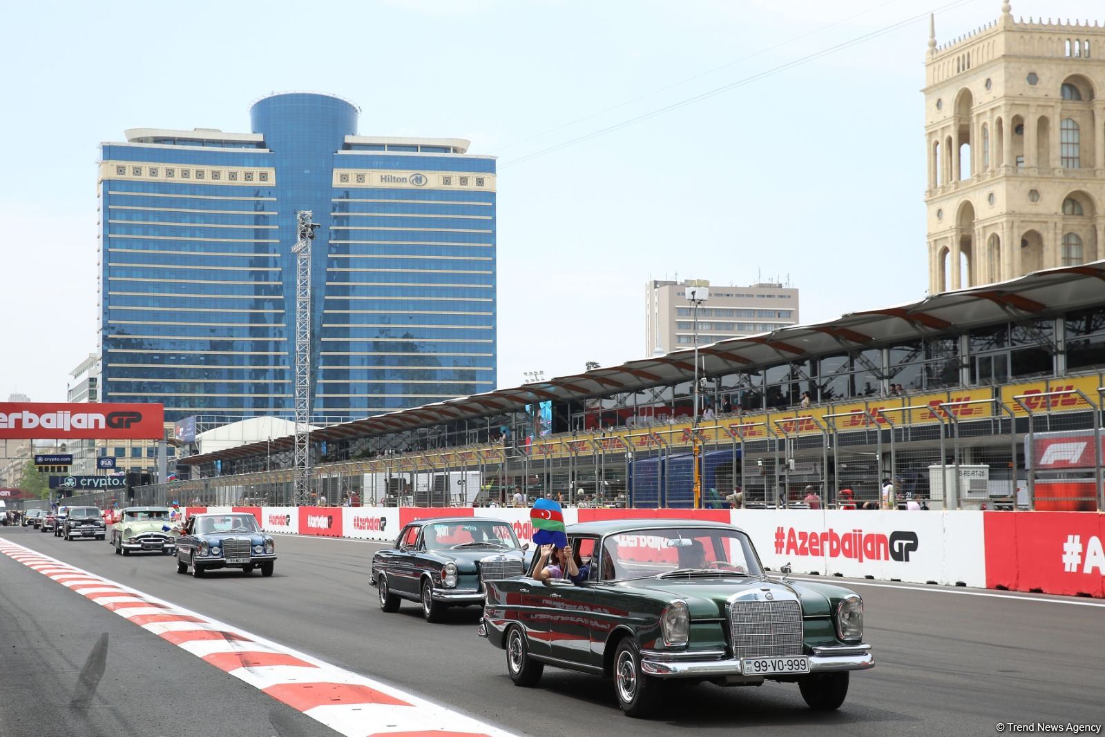 Parade of classic cars held as part of Formula 1 Azerbaijan Grand Prix (PHOTO)