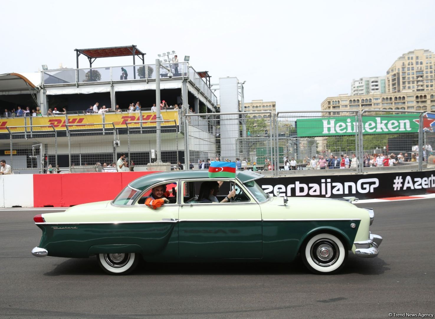 Parade of classic cars held as part of Formula 1 Azerbaijan Grand Prix (PHOTO)