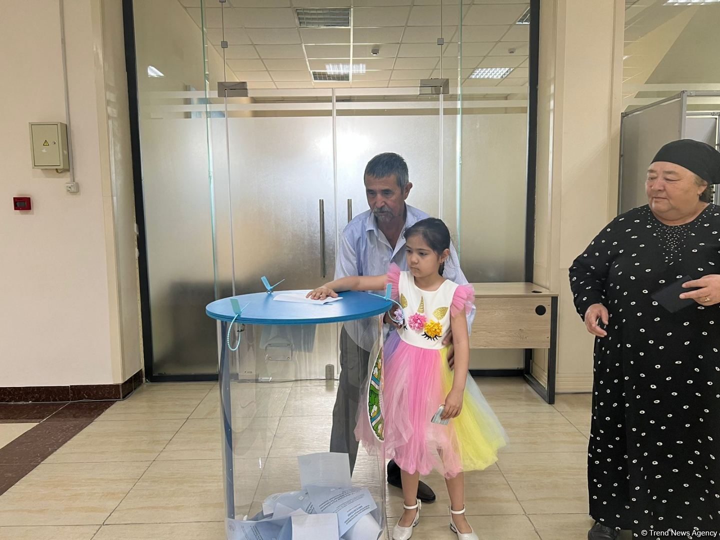 Voters cast ballots in referendum on amendments to Constitution in Uzbekistan’s Urgench (PHOTO)