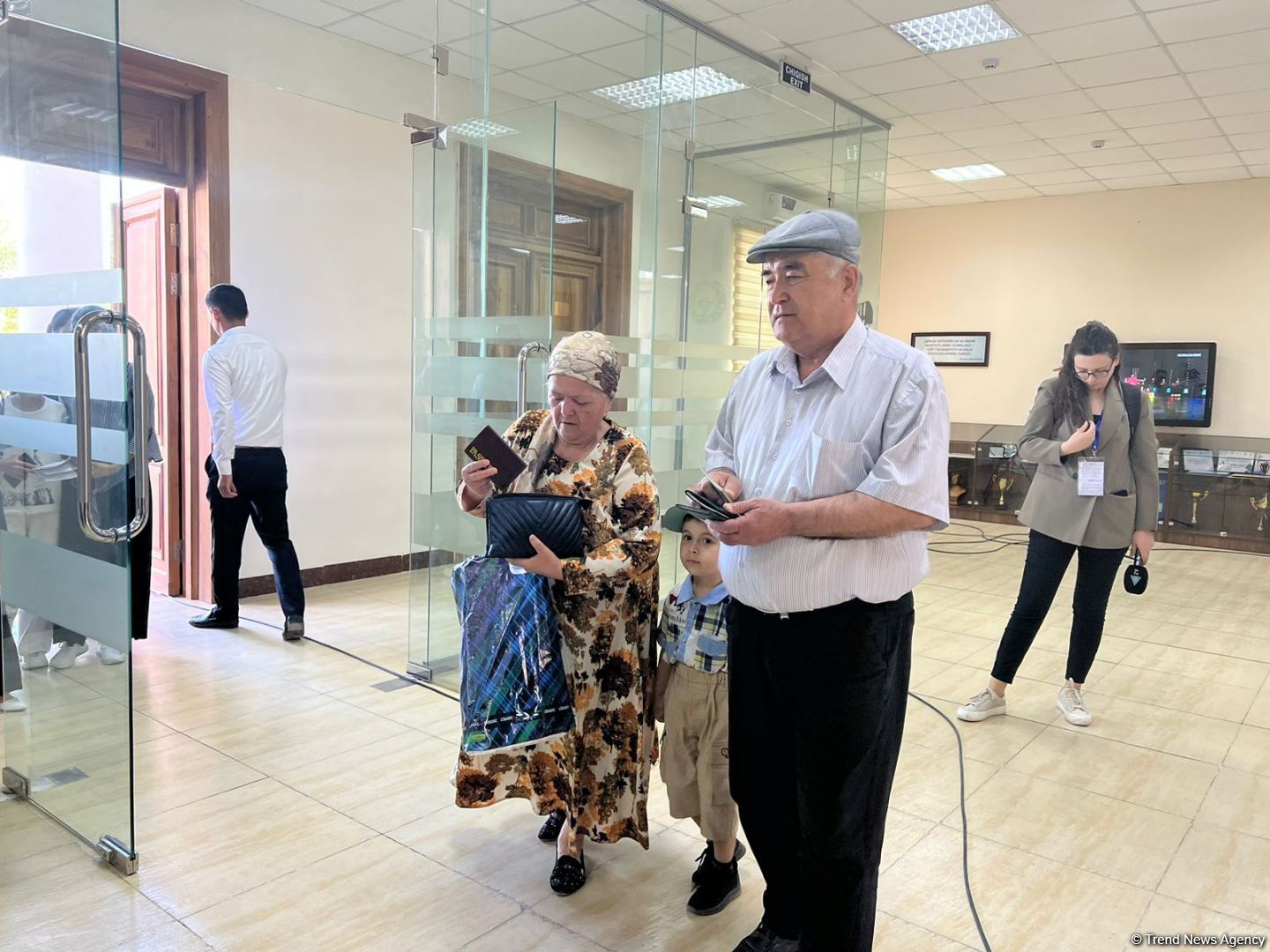 Voters cast ballots in referendum on amendments to Constitution in Uzbekistan’s Urgench (PHOTO)
