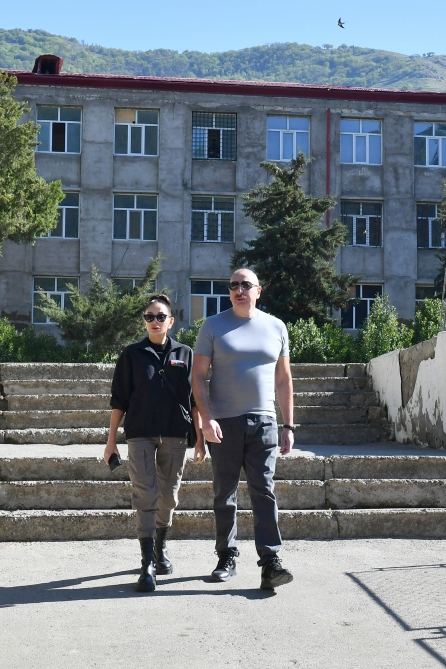 President Ilham Aliyev, First Lady Mehriban Aliyeva view restoration project of 360-seat secondary school in Hadrut settlement (PHOTO/VIDEO)