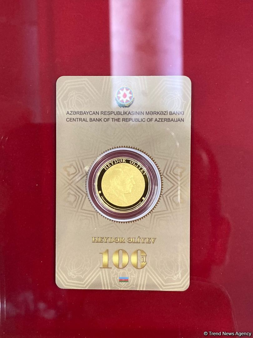 Azerbaijani Central Bank issues investment coins for the first time (PHOTO)