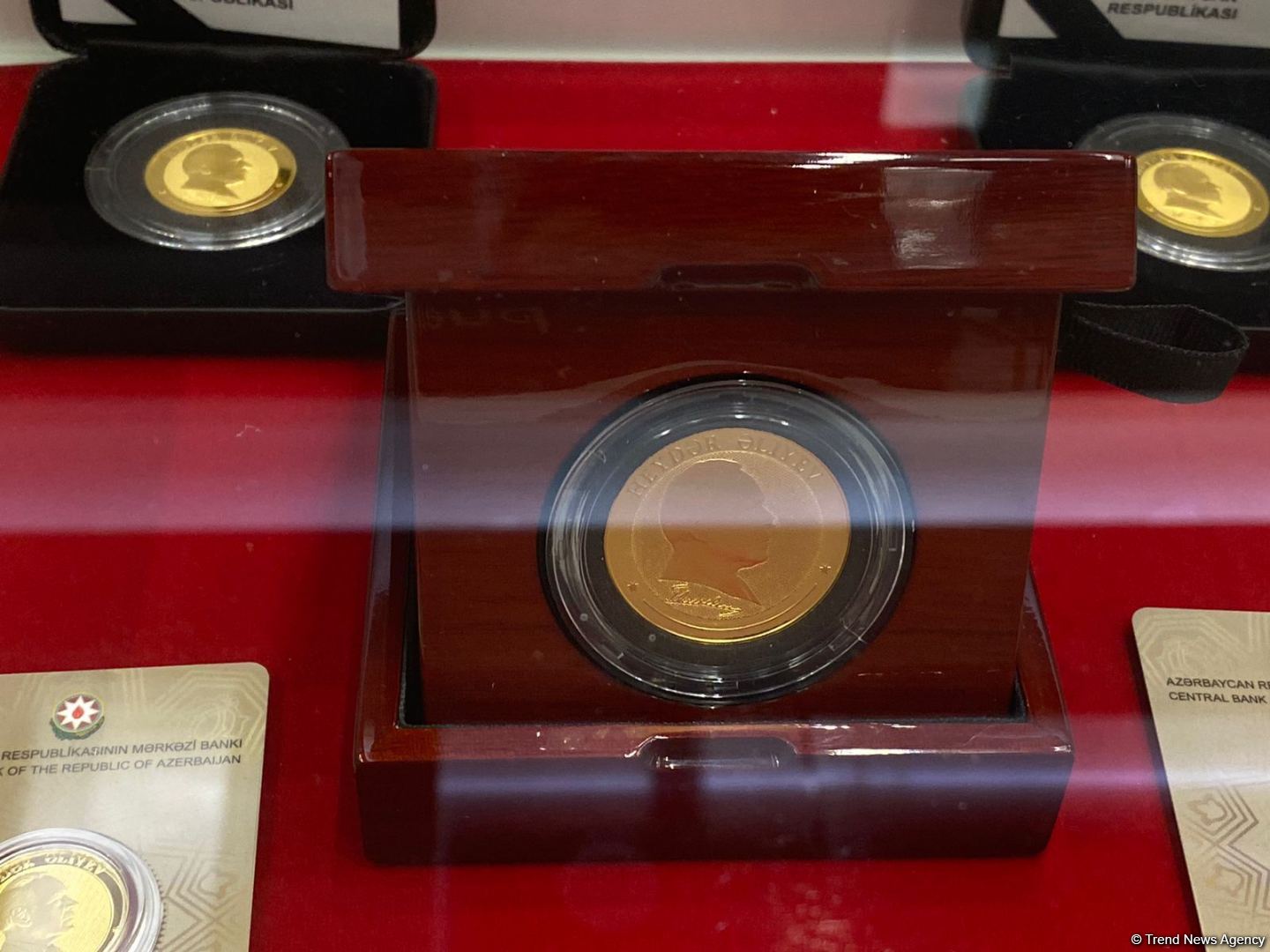 Azerbaijani Central Bank issues investment coins for the first time (PHOTO)