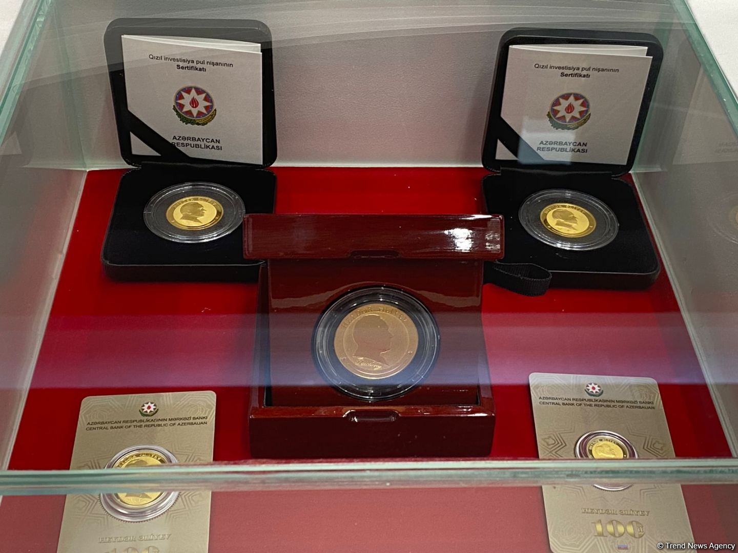 Azerbaijani Central Bank issues investment coins for the first time (PHOTO)