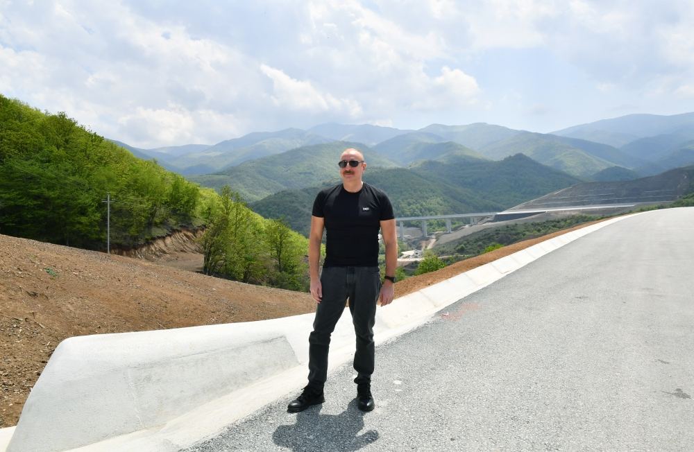 President Ilham Aliyev, First Lady Mehriban Aliyeva examine work done on Ahmadbayli-Fuzuli-Shusha highway (PHOTO/VIDEO)