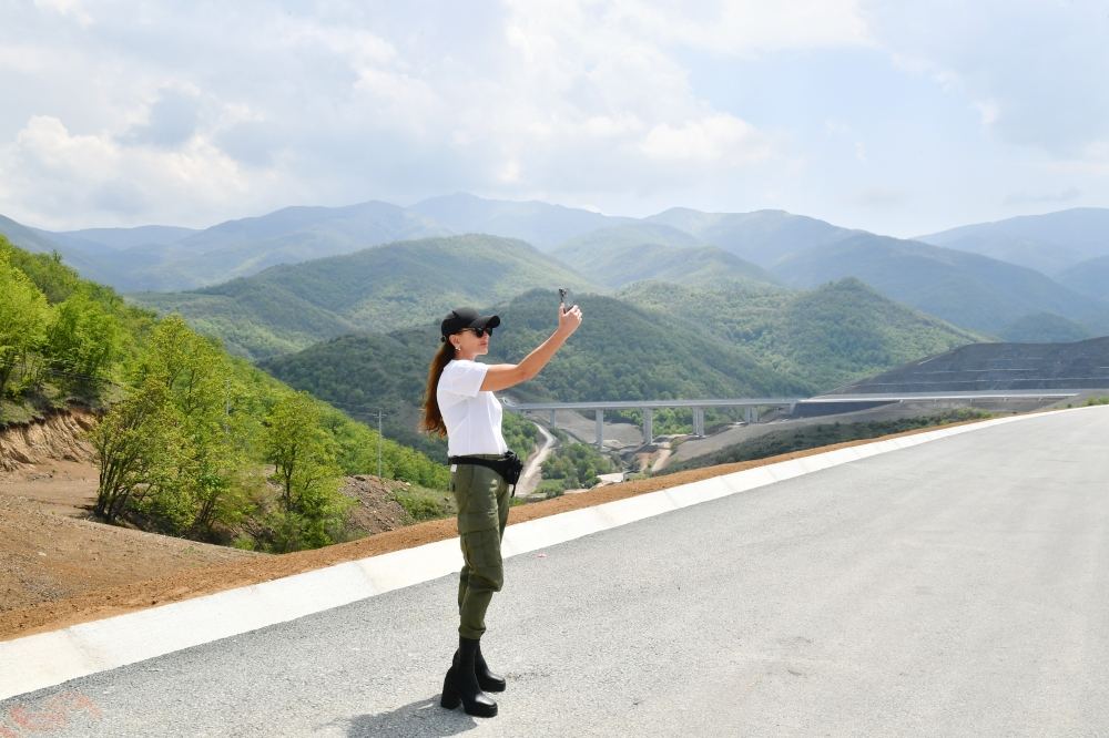 President Ilham Aliyev, First Lady Mehriban Aliyeva examine work done on Ahmadbayli-Fuzuli-Shusha highway (PHOTO/VIDEO)