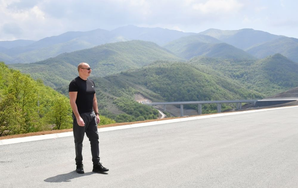 President Ilham Aliyev, First Lady Mehriban Aliyeva examine work done on Ahmadbayli-Fuzuli-Shusha highway (PHOTO/VIDEO)