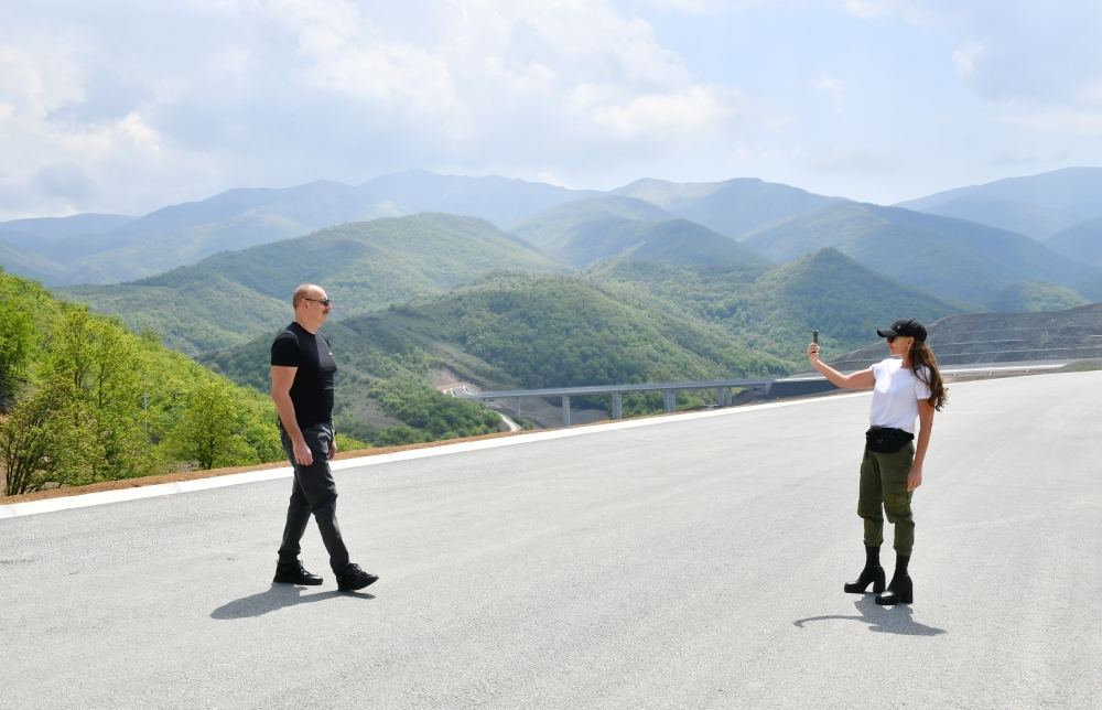 President Ilham Aliyev, First Lady Mehriban Aliyeva examine work done on Ahmadbayli-Fuzuli-Shusha highway (PHOTO/VIDEO)