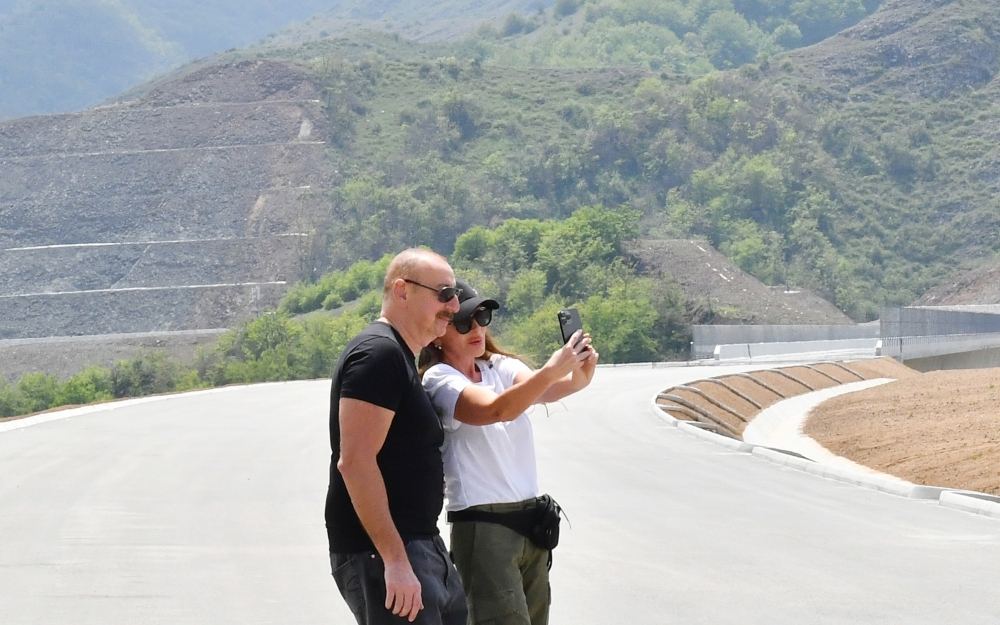 President Ilham Aliyev, First Lady Mehriban Aliyeva examine work done on Ahmadbayli-Fuzuli-Shusha highway (PHOTO/VIDEO)