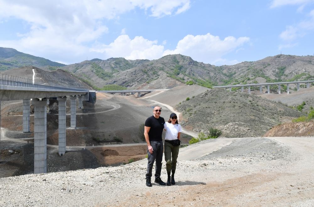 President Ilham Aliyev, First Lady Mehriban Aliyeva examine work done on Ahmadbayli-Fuzuli-Shusha highway (PHOTO/VIDEO)