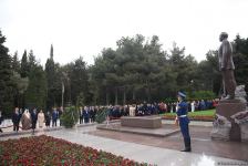Participants of Azerbaijani Parliament's special session visit Alley of Honor and Martyrs (PHOTO)