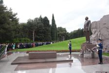 Participants of Azerbaijani Parliament's special session visit Alley of Honor and Martyrs (PHOTO)