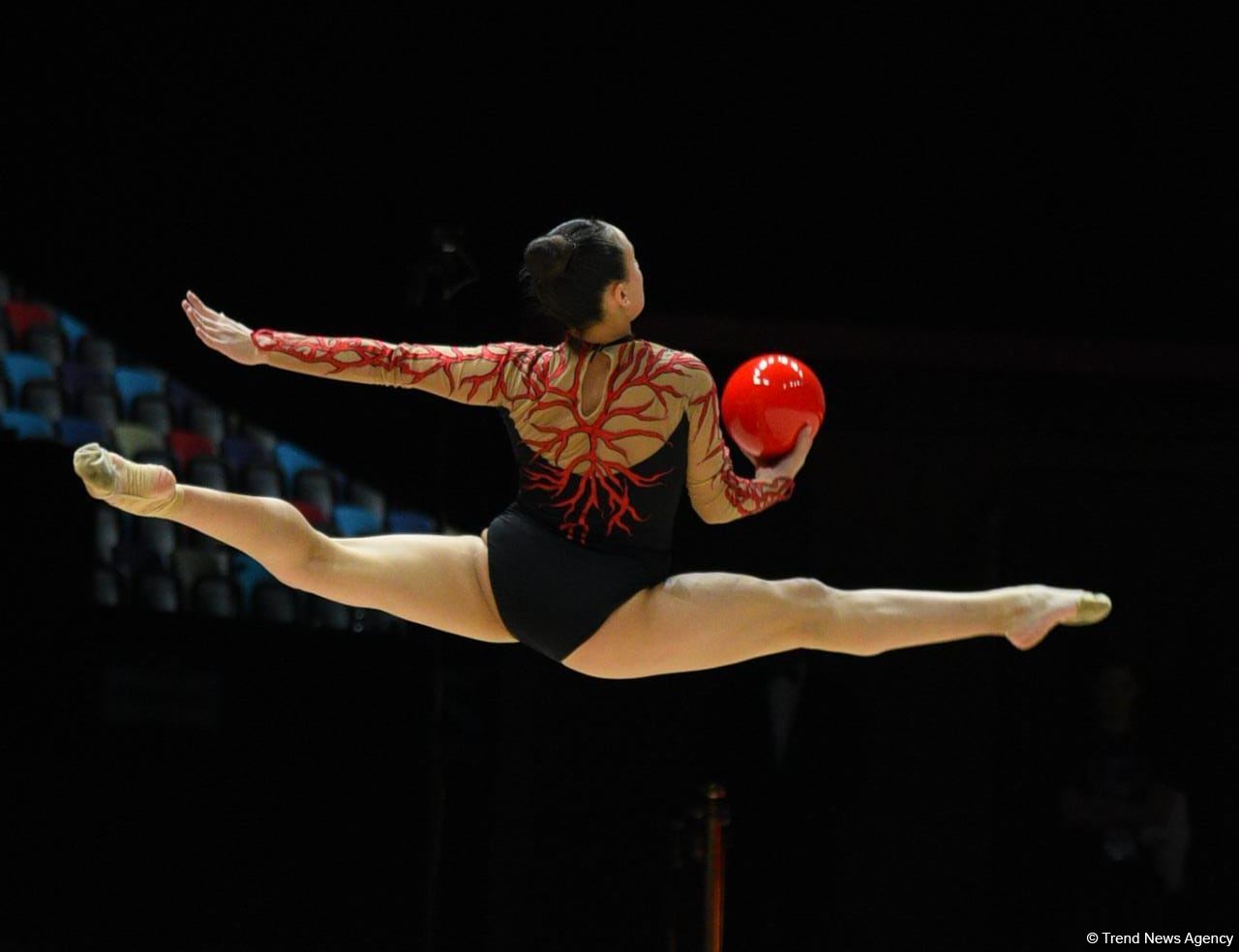 Exciting programs of gymnasts, audience delight - highlights of second day 39th European Rhythmic Gymnastics Championship in Baku (PHOTO)