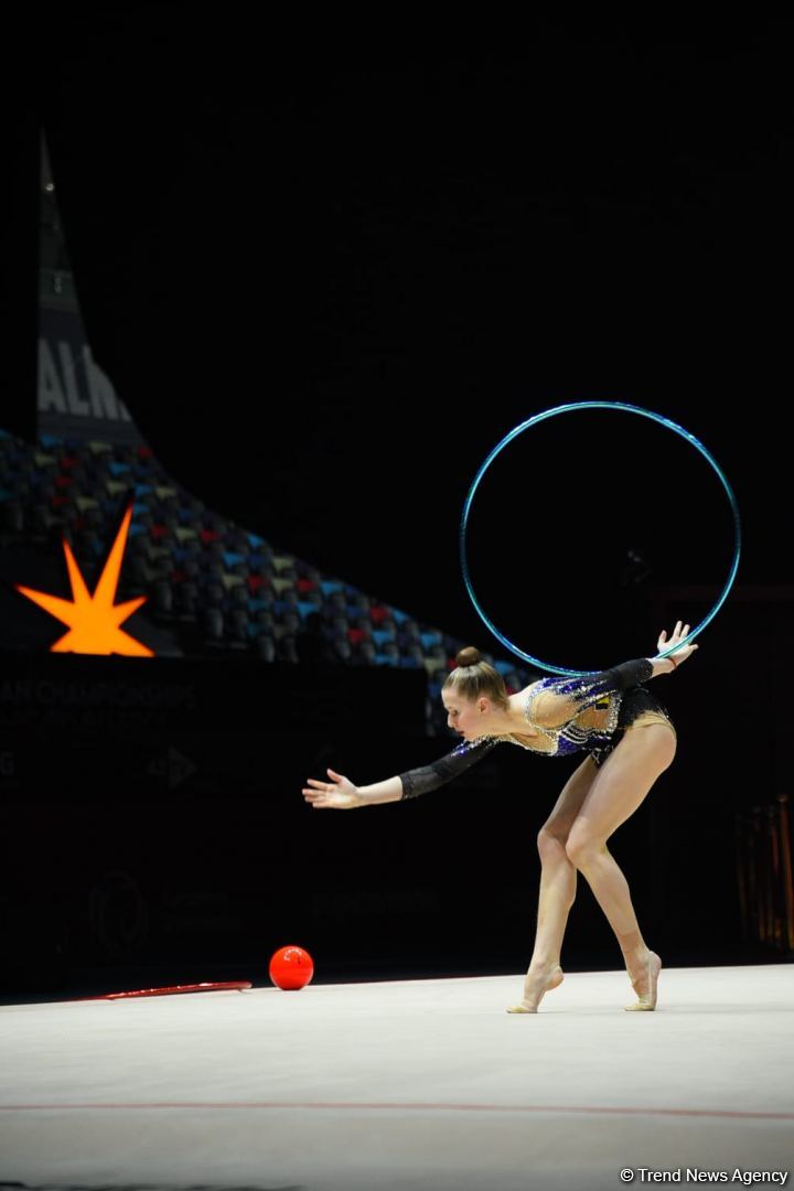 Exciting programs of gymnasts, audience delight - highlights of second day 39th European Rhythmic Gymnastics Championship in Baku (PHOTO)