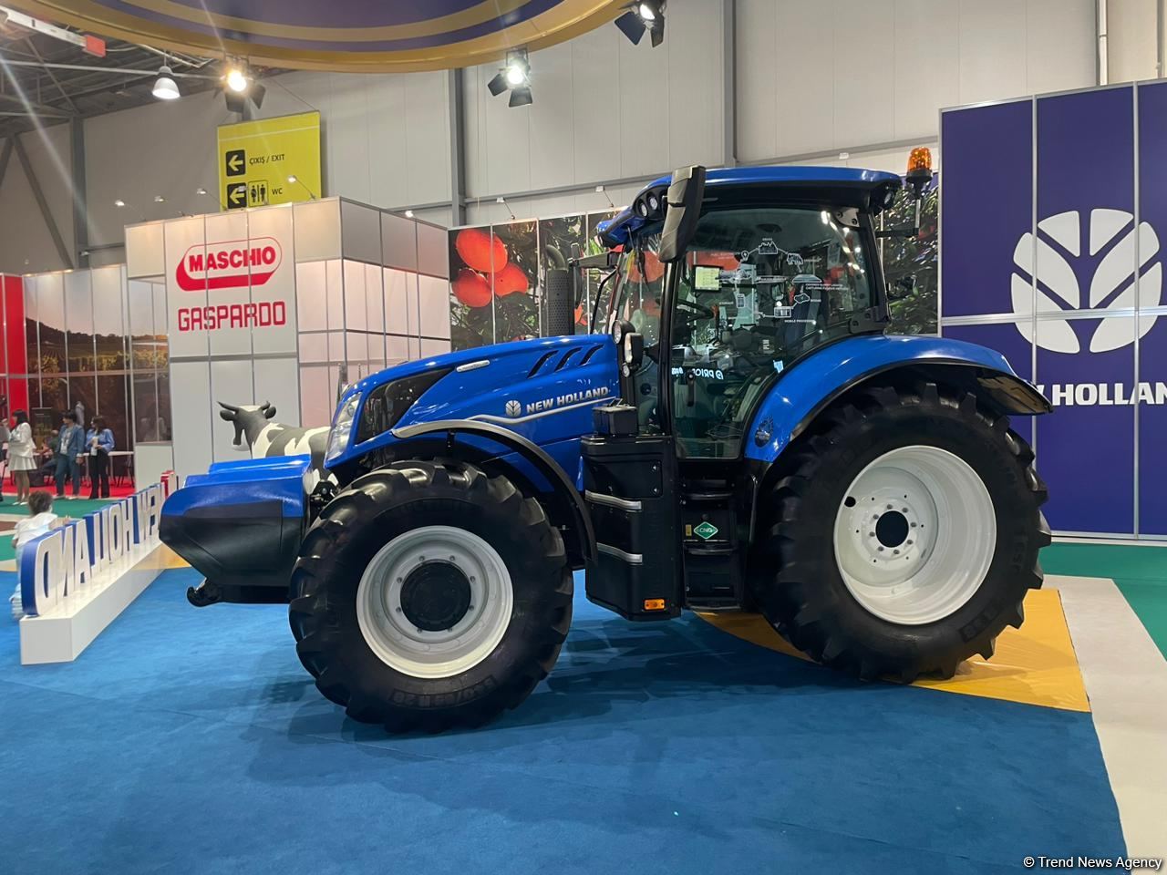 Azerbaijan introduces world's first methane tractor (PHOTO)