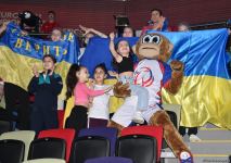 Mascot Luigi entertains audience and gymnasts at 39th European Championship in Rhythmic Gymnastics (PHOTO)