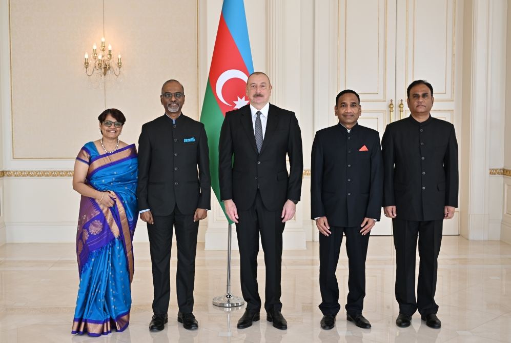 President Ilham Aliyev accepts credentials of incoming ambassador of India (PHOTO/VIDEO)