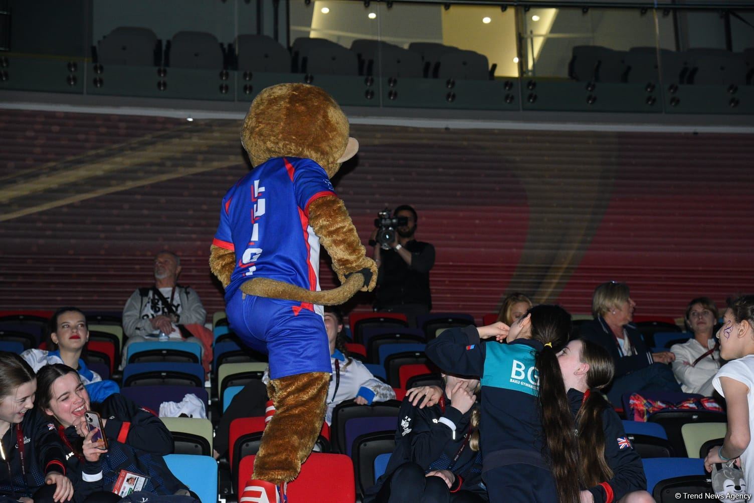 Mascot Luigi entertains audience and gymnasts at 39th European Championship in Rhythmic Gymnastics (PHOTO)