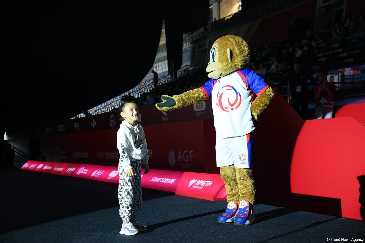 Mascot Luigi entertains audience and gymnasts at 39th European Championship in Rhythmic Gymnastics (PHOTO)