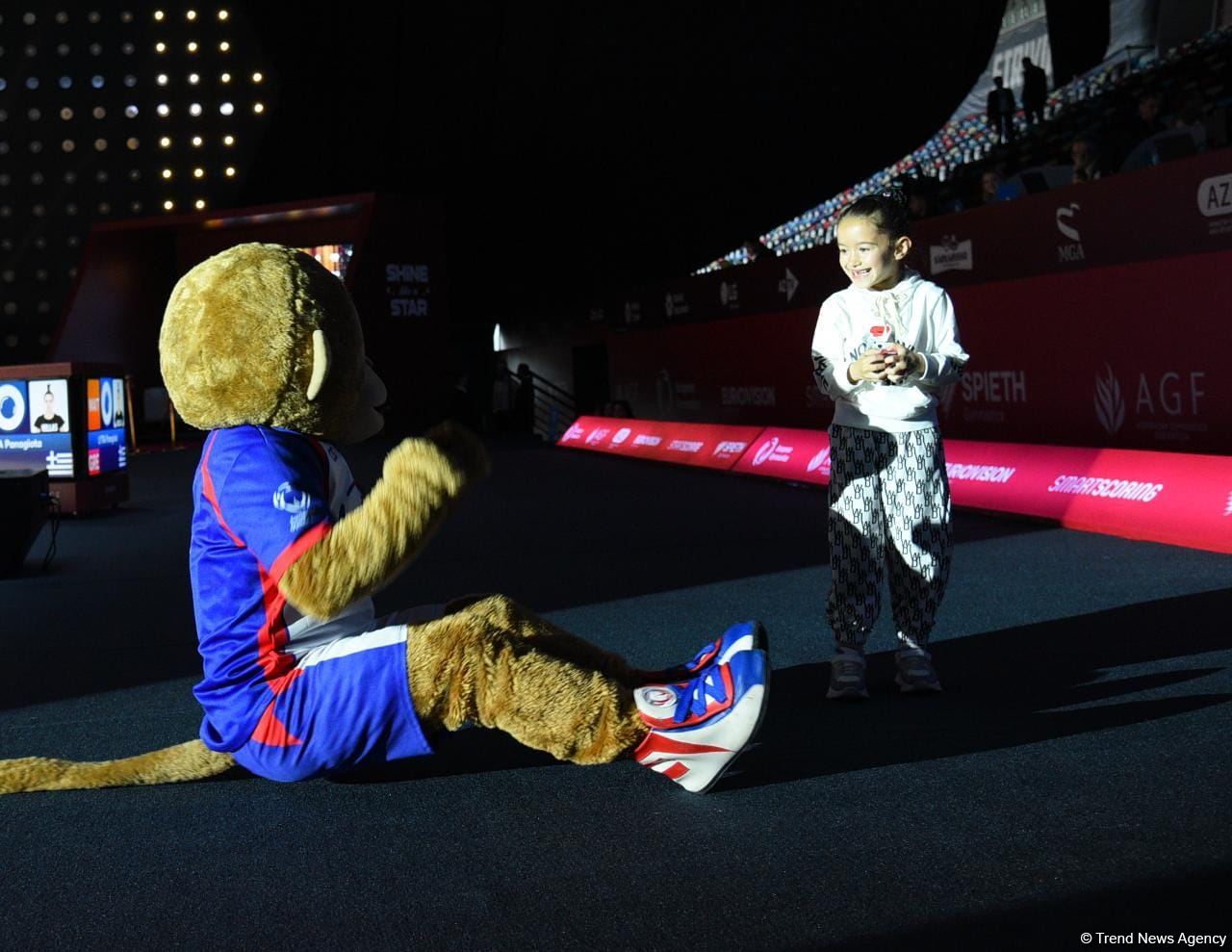 Mascot Luigi entertains audience and gymnasts at 39th European Championship in Rhythmic Gymnastics (PHOTO)