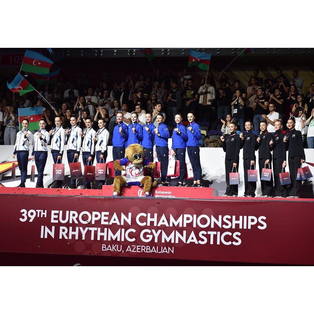 First Vice-President Mehriban Aliyeva congratulates Azerbaijani gymnasts who win European Championship (PHOTO)