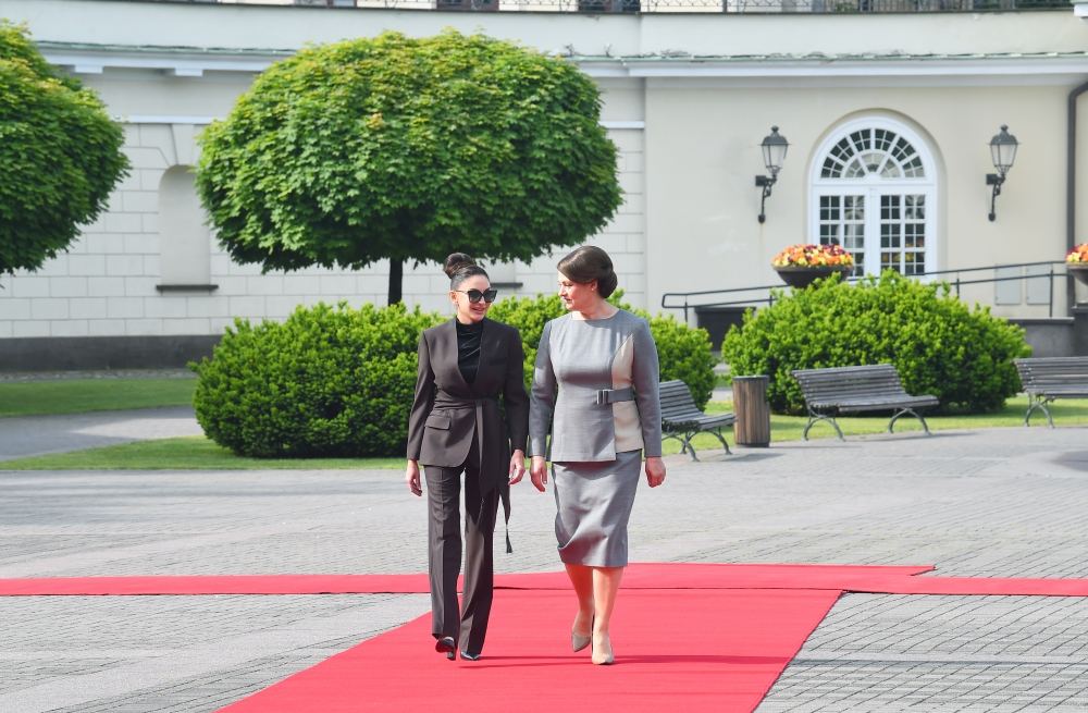 Official welcome ceremony held for President Ilham Aliyev in Vilnius (PHOTO/VIDEO)