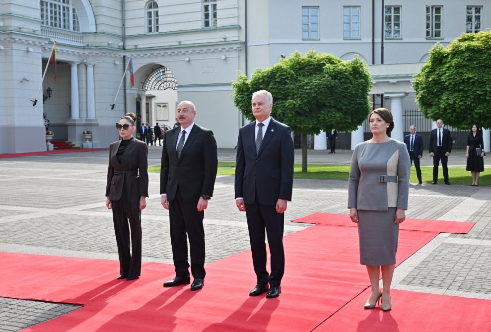 Official welcome ceremony held for President Ilham Aliyev in Vilnius (PHOTO/VIDEO)