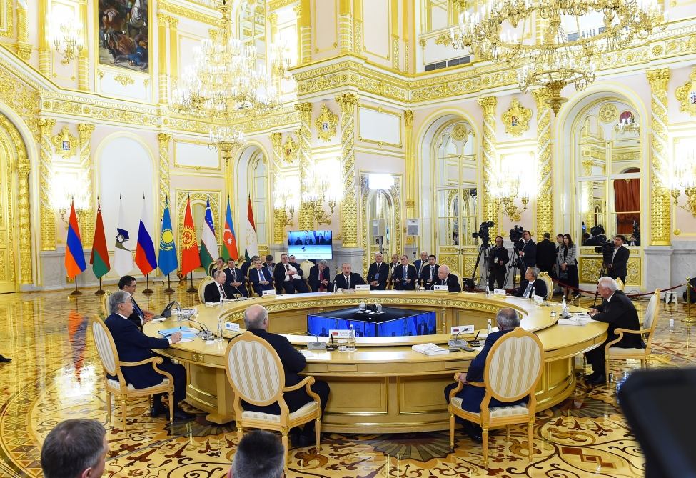 President Ilham Aliyev attends expanded meeting of Supreme Eurasian Economic Council in Moscow (PHOTO/VIDEO)