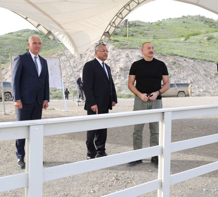President Ilham Aliyev got acquainted with progress of construction work in village of Zabukh in Lachin district (PHOTO/VIDEO)