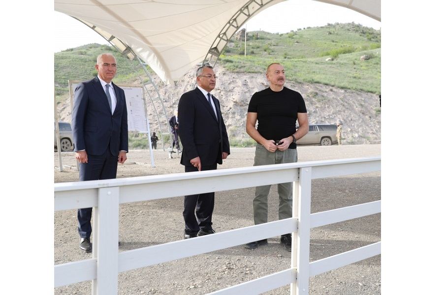 President Ilham Aliyev got acquainted with progress of construction work in village of Zabukh in Lachin district (PHOTO/VIDEO)