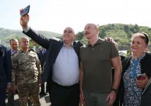 President Ilham Aliyev meets people who returned in Lachin, presents them house keys (PHOTO/VIDEO)