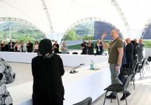 President Ilham Aliyev meets people who returned in Lachin, presents them house keys (PHOTO/VIDEO)