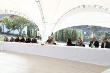 President Ilham Aliyev meets people who returned in Lachin, presents them house keys (PHOTO/VIDEO)