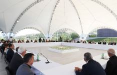 President Ilham Aliyev meets people who returned in Lachin, presents them house keys (PHOTO/VIDEO)