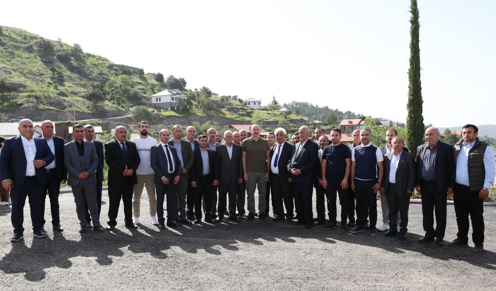 President Ilham Aliyev meets people who returned in Lachin, presents them house keys (PHOTO/VIDEO)