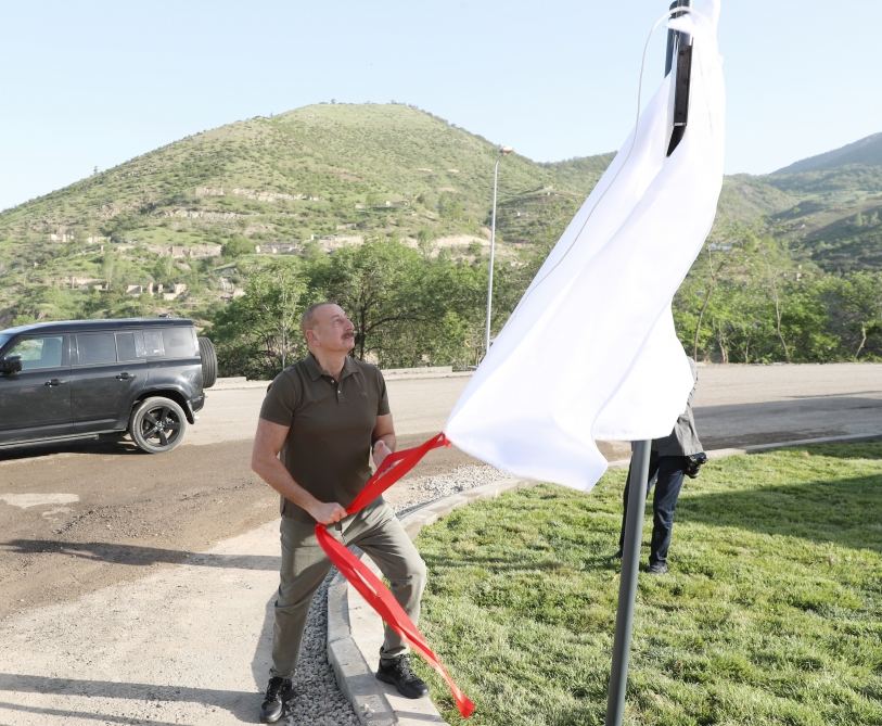 President Ilham Aliyev participates in unveiling ceremony of signs at intersection of Heydar Aliyev, Zafar and May 28 streets in Lachin (PHOTO/VIDEO)